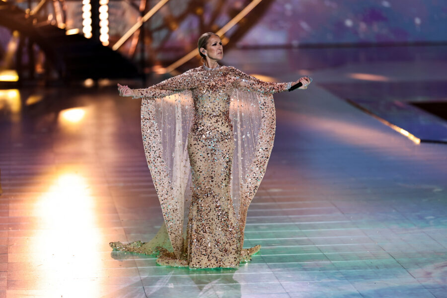 Celine Dion performoi në Riad në sfilatën e modës për 45 vjetorin e Elie Saab