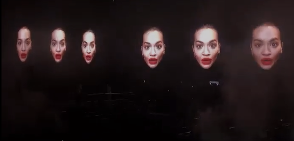 Rita Ora “prezente” në Sunny Hill përmes skenës së Fatboy Slim