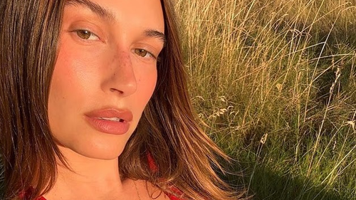 Një verë familjare për Hailey Bieber
