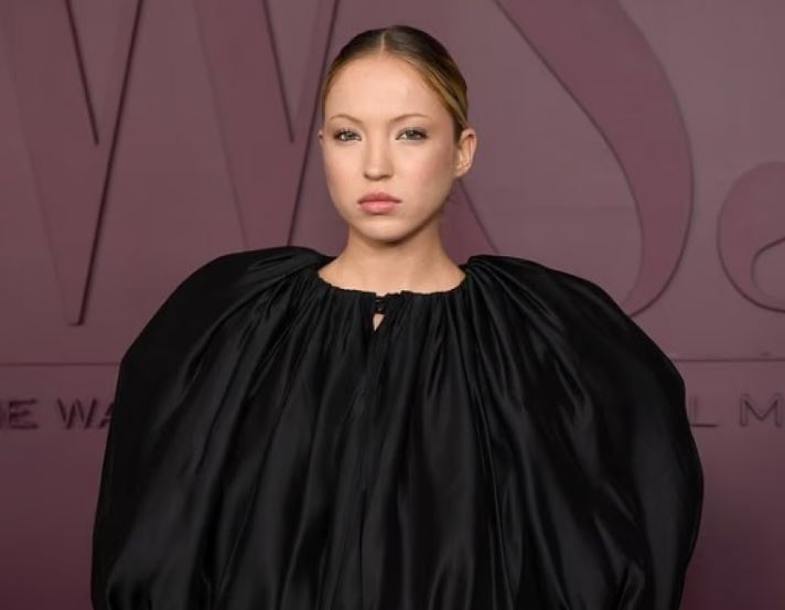 Modelja mahnit në ndarjen e çmimeve të “WSJ Innovator Awards”