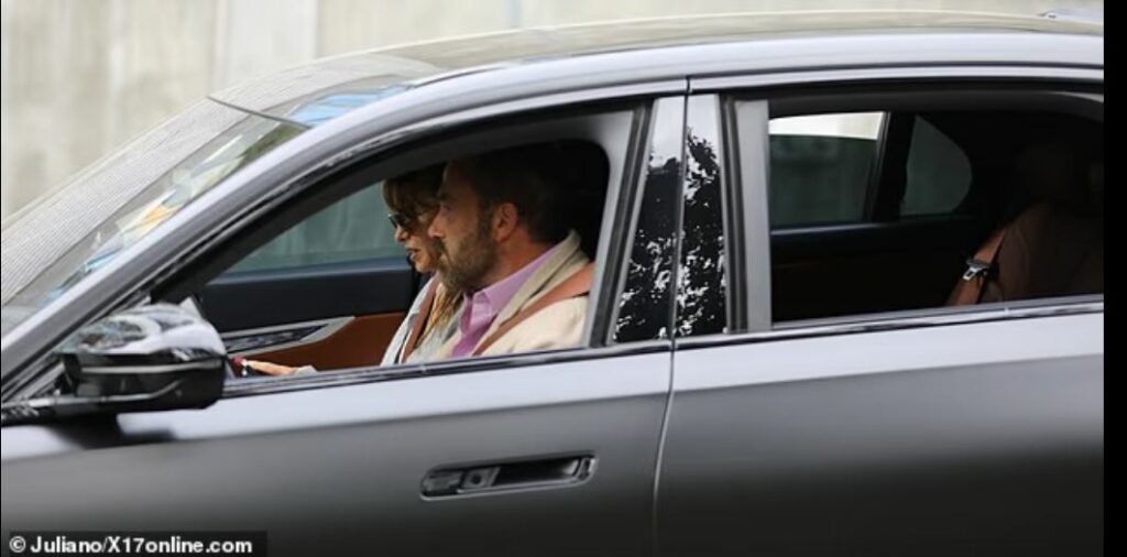 Ben Affleck shihet me një “loçkë” në BMW-në e tij