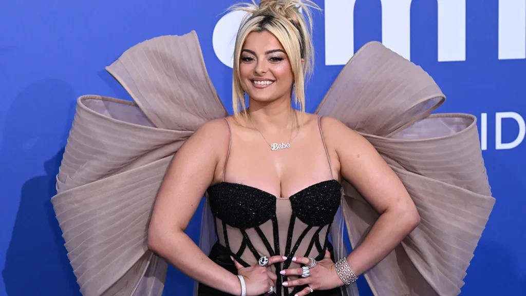 Bebe Rexha shkëlqen në spektaklin festiv të Disney-t
