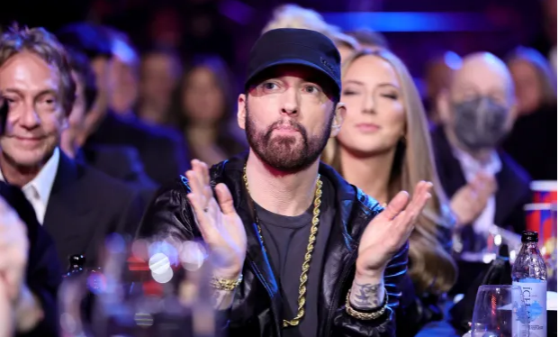 Eminem padit një kompani australiane, shkak emri