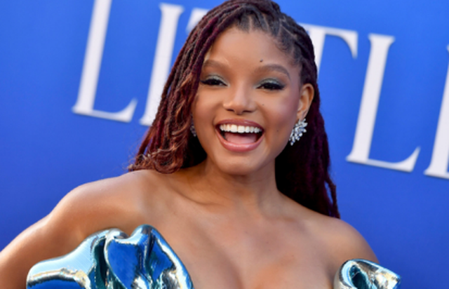 Halle Bailey habit fansat me rikthimin e linjave trupore pas shtatzënisë