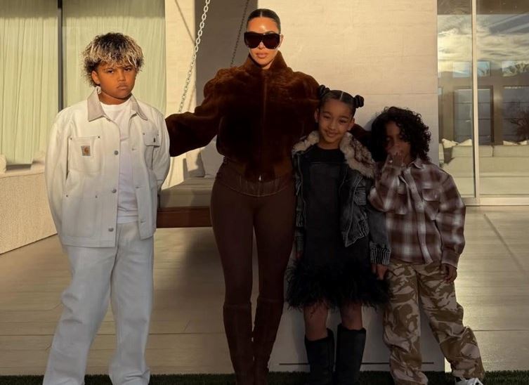 “U përpoqa vërtet shumë”: Kim tregoi sfidat si është të bësh foto me fëmijët e saj