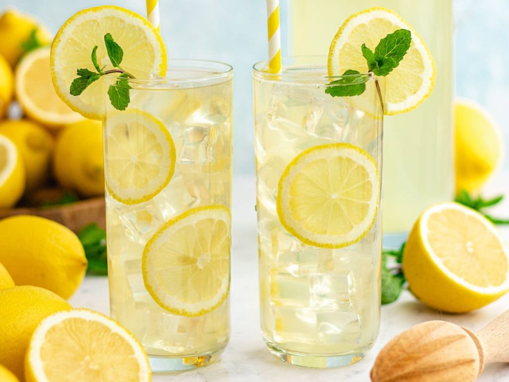 Limonada – pije freskuese që hidraton dhe gjallëron trupin