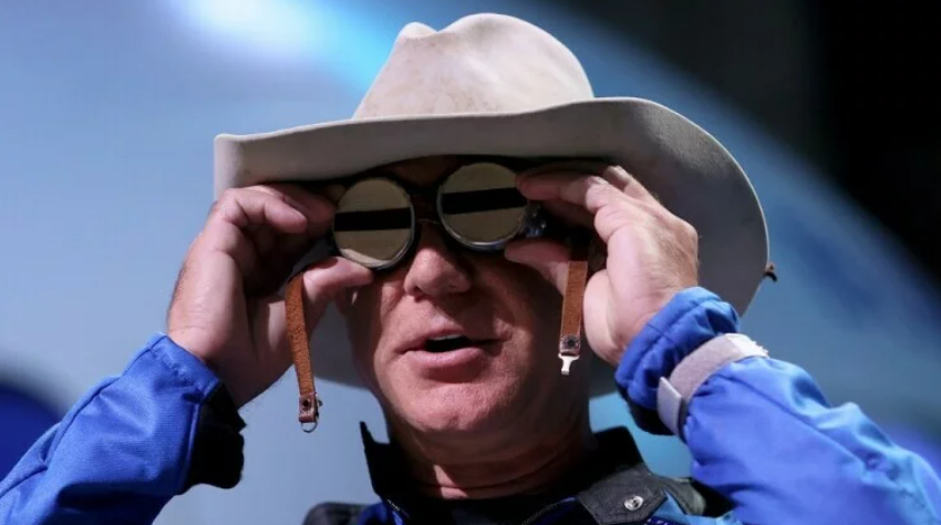 Blue Origin pezullon turizmin hapësinor për dy vjet