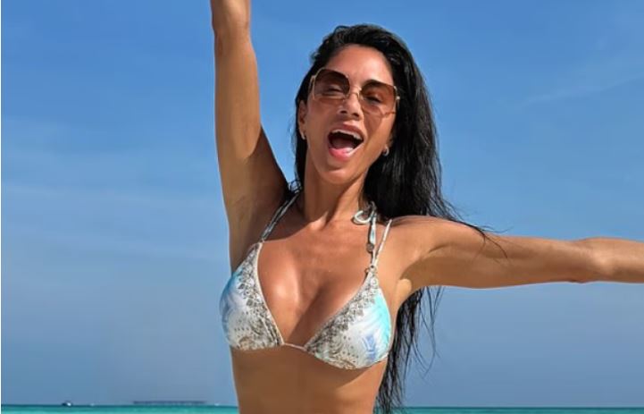 Këngëtarja nis pushimet në Maldive, ekspozon asetet