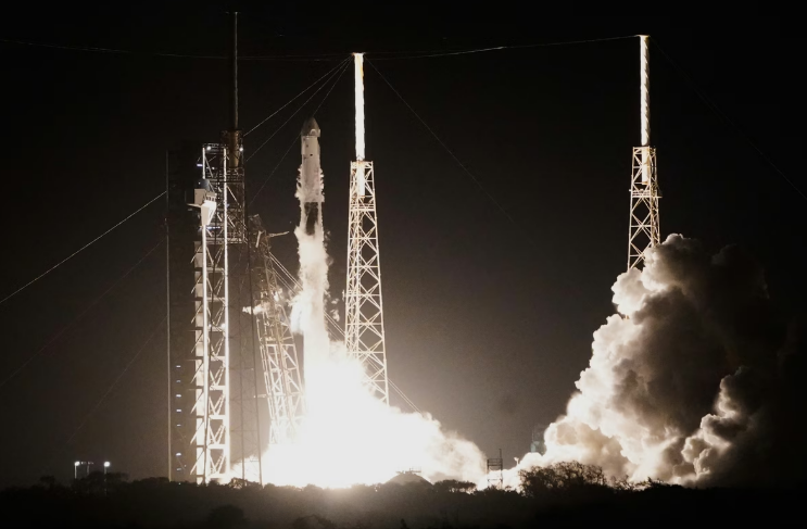 Miliarderët amerikanë në garë me Kinën për Hënën