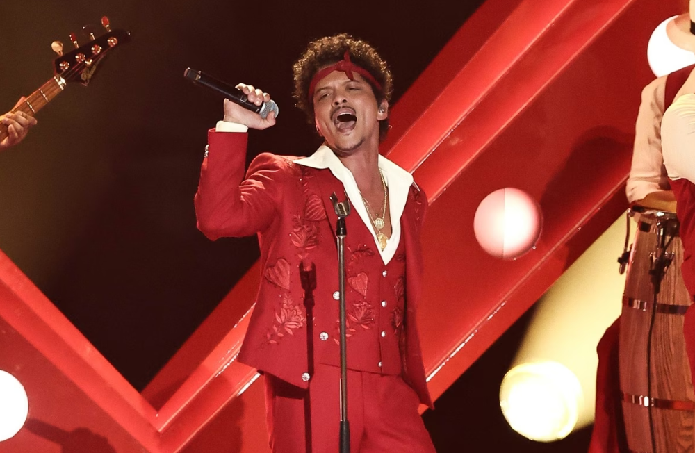 Bruno Mars rikthehet me albumin e ri “The Romantic”