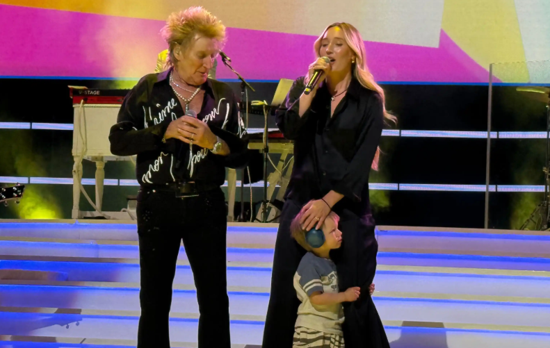 Rod Stewart ndez skenën me vajzën dhe nipin, moment familjar që pushton rrjetet sociale