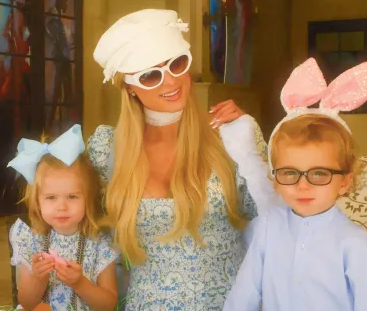 Paris Hilton feston me “Cutesie Crew”