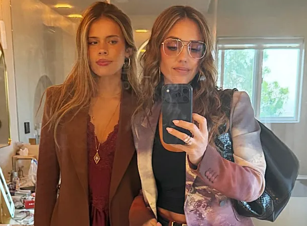 Jessica Alba dhe vajza e saj Honor, duken si motra