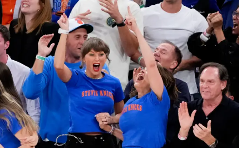 Taylor Swift feston fitoren historike të Knicks në finalen e NBA-së