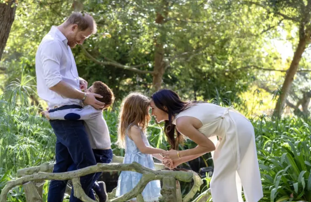 Meghan Markle dhe Princi Harry pritet të sjellin Archie-n dhe Lilibet në Britani pas katër vitesh