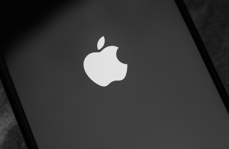 Apple rikthehet kompania më e vlefshme në botë, lë pas…