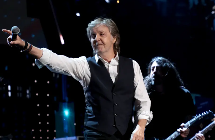 Sir Paul McCartney ndez magjinë me një hit të pavdekshëm të Beatles!