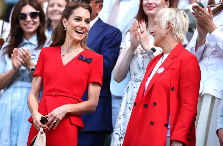 Kate Middleton shkëlqen në finalen e Wimbledonit me një paraqitje elegante në të kuqe