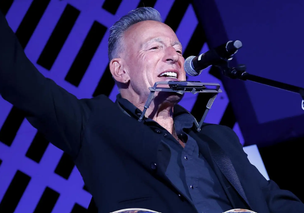 Bruce Springsteen nderohet nga ACLU dhe emocionon publikun me performancën e tij