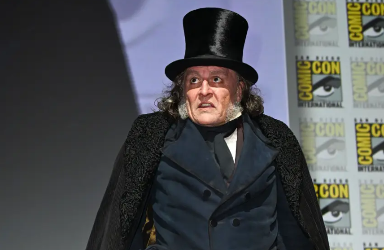 Johnny Depp befasoi Comic-Con me paraqitjen sekrete si Ebenezer Scrooge