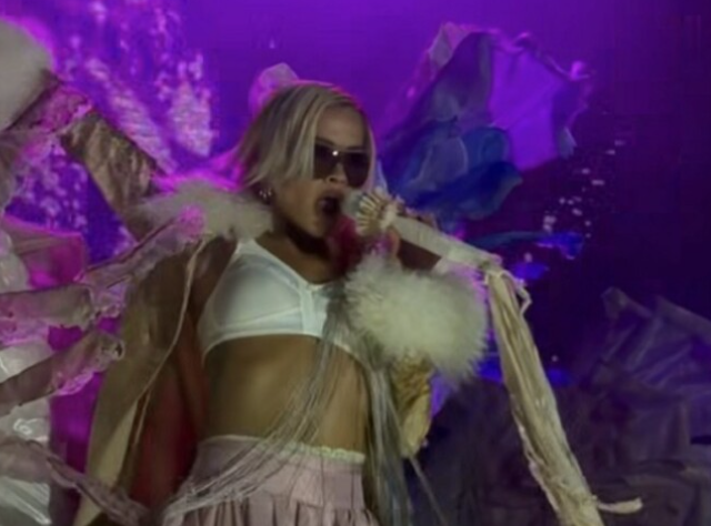 Rita Ora dhuron spektakël në Ohër: “Do të rikthehem sërish”