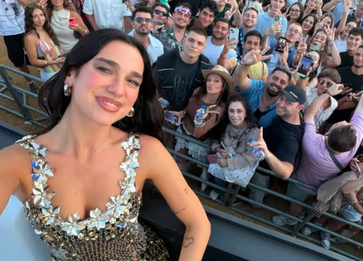 Dua Lipa, nikoqire e vërtetë në Sunny Hill – ndalet për fotografi me fansat