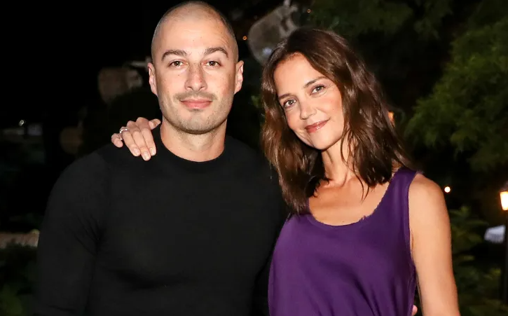 Katie Holmes konfirmon romancën e re, publikon foton me të dashurin