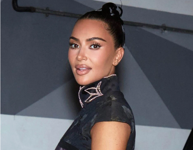 Kim Kardashian shfaqet në Shanghai