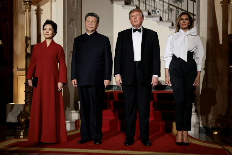 Melania Trump tërhoqi vëmendjen me zgjedhjen e pazakontë në darkën shtetërore
