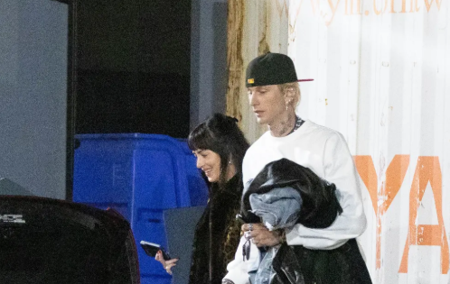 MGK pranë Dakota Johnson, pse Megan Fox thuhet se ndihet e lehtësuar?