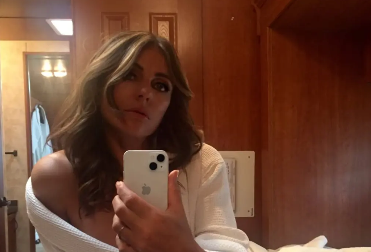Elizabeth Hurley nxit thashetheme për fejesë me një unazë diamanti